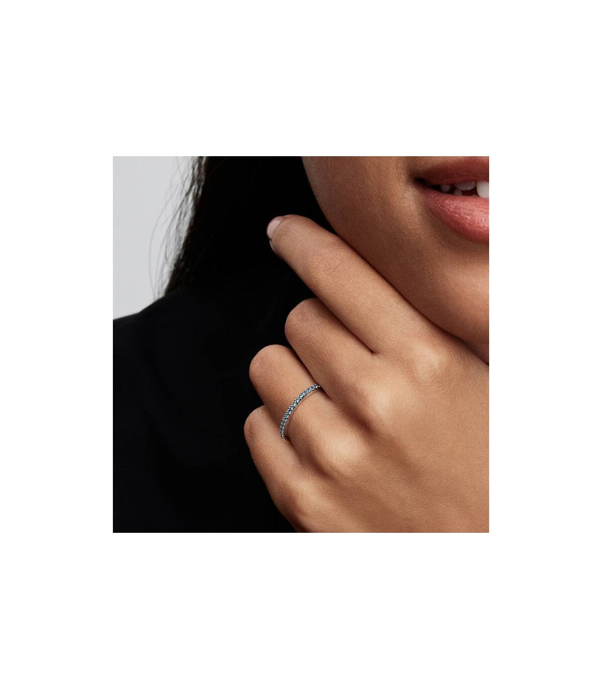 Anello Pandora Pavé Fascia Sottile Azzurro 192999C03
